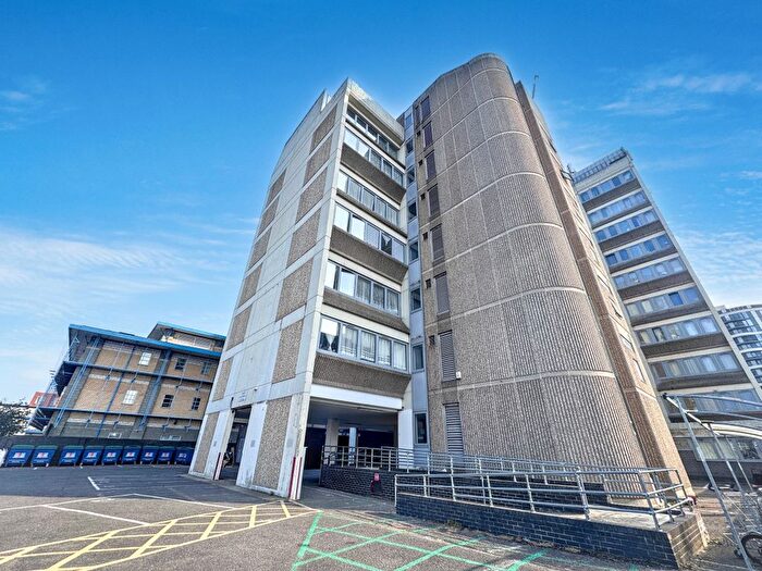 1 Bedroom Flat To Rent In Nabeel House, Barking, IG11