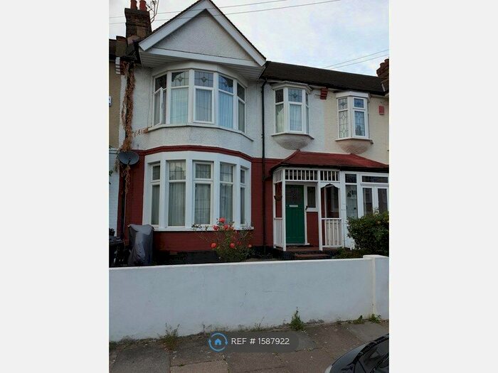 2 Bedroom Flat To Rent In Ilford, Essex, IG1