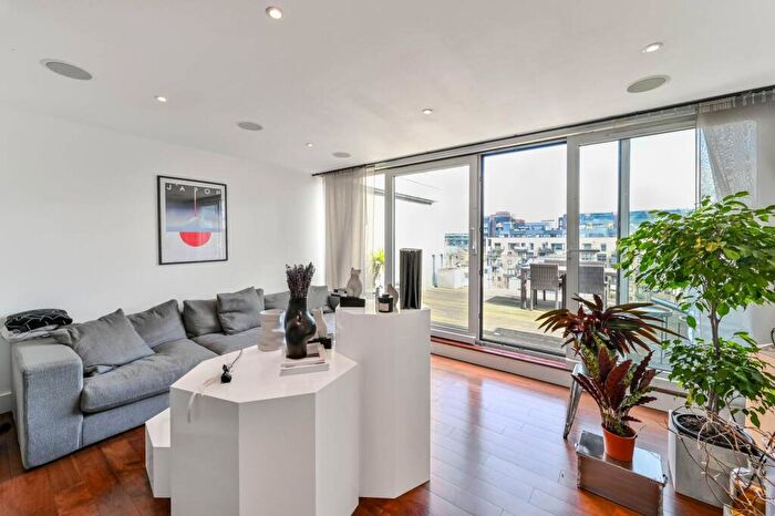 2 Bedroom Flat To Rent In Angel Waterside, Islington, London, N1