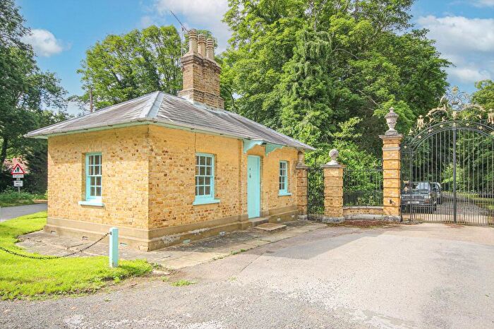 2 Bedroom Detached House To Rent In Wild Hill, Hatfield, AL9