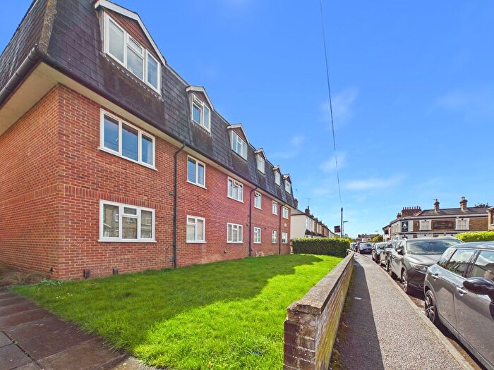 1 Bedroom Flat To Rent In Edgell Road, Staines-Upon-Thames, Surrey, TW18