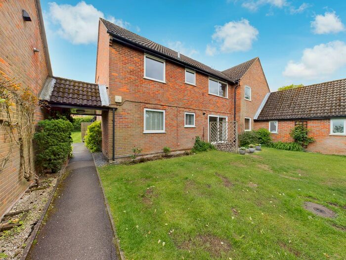 2 Bedroom Flat To Rent In St. Johns Road, Penn, High Wycombe HP10