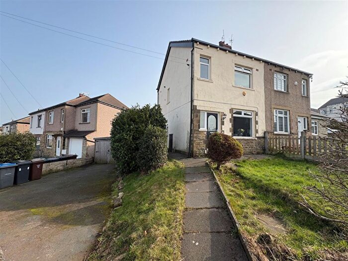 3 Bedroom Semi Detached House For Sale In Welbeck Drive, Bradford, BD7