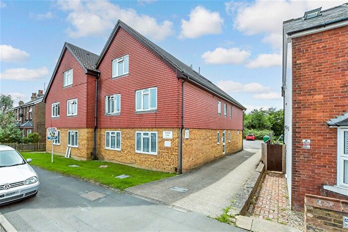 1 Bedroom Flat For Sale In Mayfield Court, Redhill, Surrey, RH1