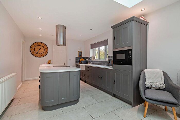 4 Bedroom House For Sale In North End Drive, Harlington, Doncaster, DN5