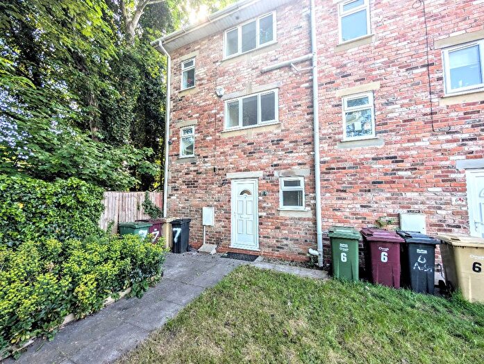 3 Bedroom Town House To Rent In All Saints, Devon Street, Farnworth, Bolton, BL4