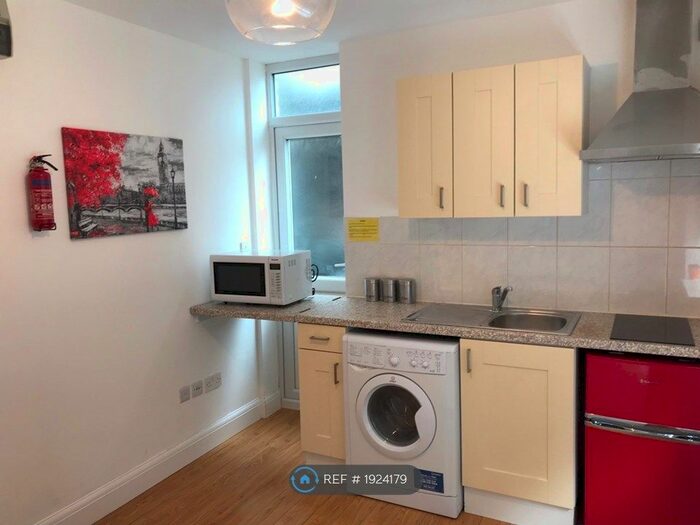 Studio To Rent In Studio, London, N11