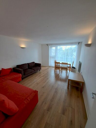 2 Bedroom Flat To Rent In Gascoigne Close, London, N17