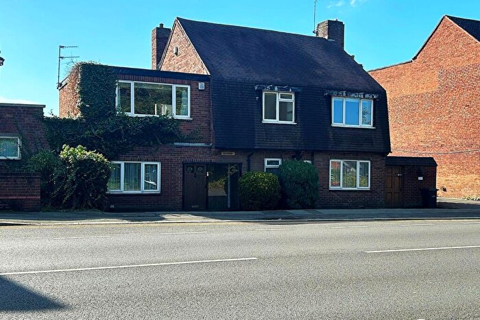 3 Bedroom Link Detached House For Sale In Greenfield Avenue, Stourbridge, DY8