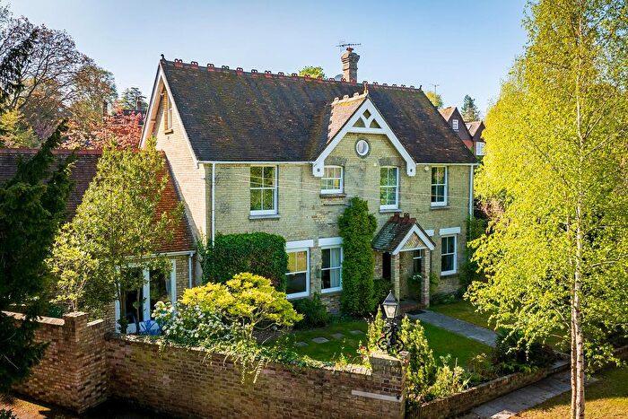 5 Bedroom Detached House For Sale In Broadwater Rise, Guildford, GU1