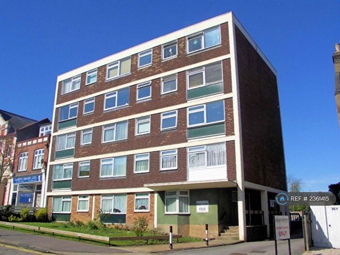 2 Bedroom Flat To Rent In Elm Road, Leigh-On-Sea, SS9