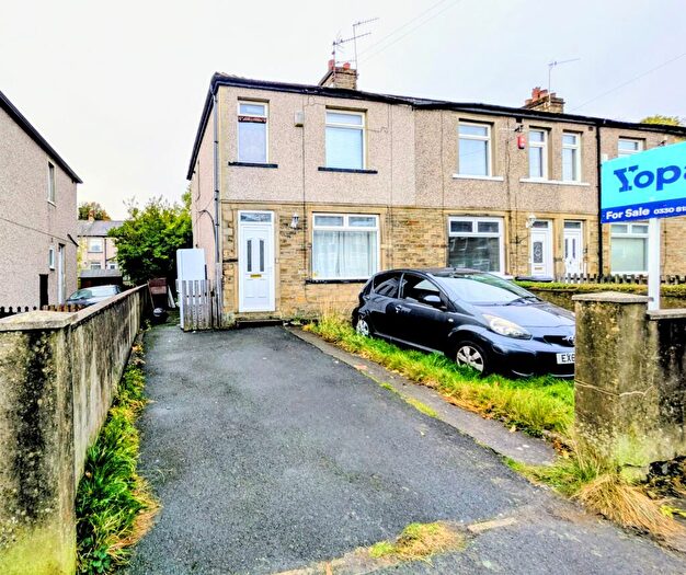3 Bedroom Semi Detached House For Sale In Carr Bottom Avenue, Bradford, BD5