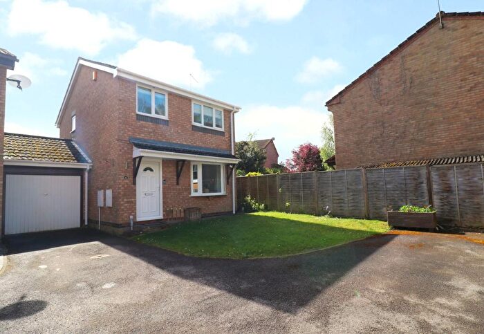 3 Bedroom Link Detached House For Sale In Downscroft Gardens, Hedge End, SO30