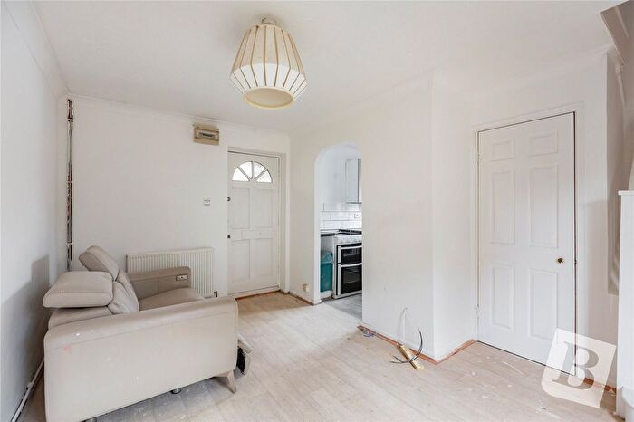 1 Bedroom Semi Detached House For Sale In Holden Close, Dagenham, RM8