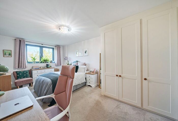 2 Bedroom Flat For Sale In Chapter Way, London, SW19