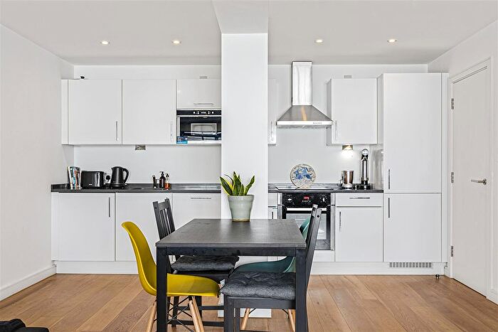 2 Bedroom Flat To Rent In Coleman Fields, Islington, London, N1