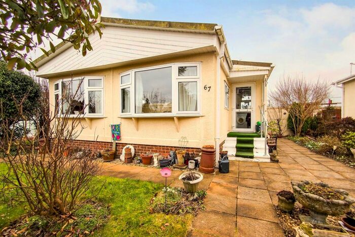 2 Bedroom Mobile/park Home For Sale In Greenacres Park, Meysey Hampton, Cirencester, GL7