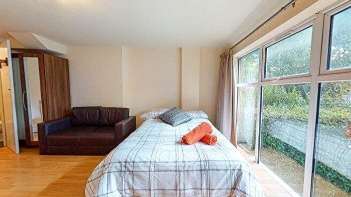 Studio To Rent In Chatsworth Road, NW2