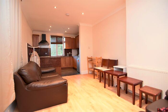 3 Bedroom Flat To Rent In Oseney Crescent, London, NW5