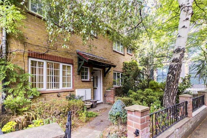 3 Bedroom Terraced House To Rent In Long Lane, London, SE1