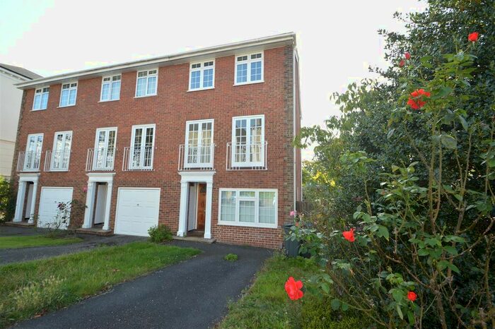 3 Bedroom Town House To Rent In Avenue Elmers, Surbiton, KT6