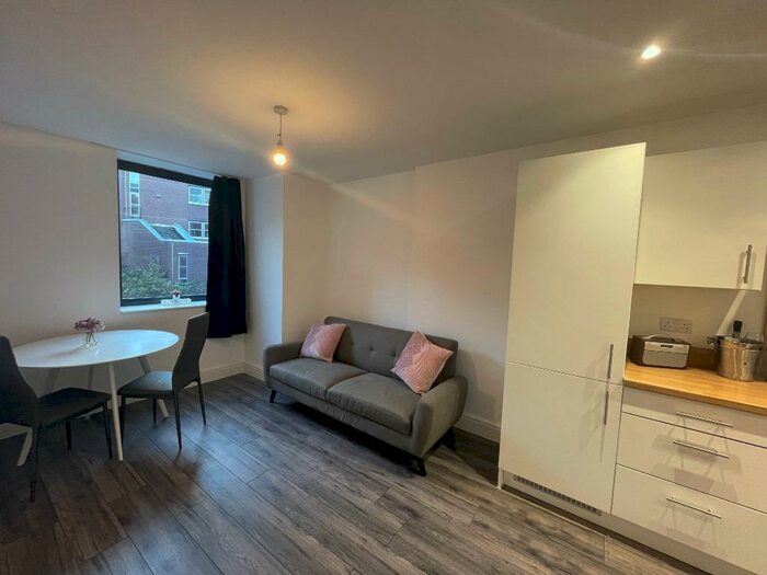 1 Bedroom Flat To Rent In Queen Street, City Centre, Sheffield, S1