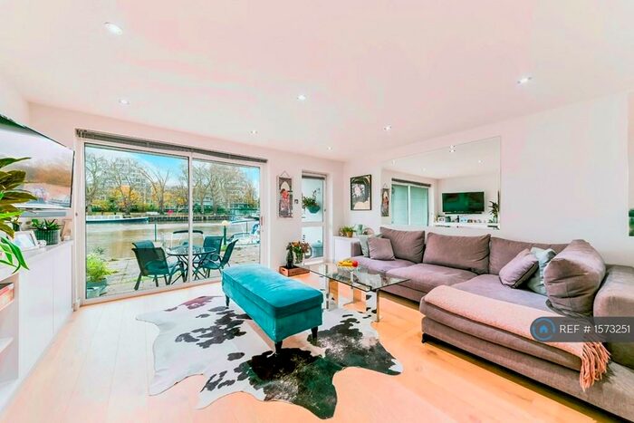 1 Bedroom Flat To Rent In Lower Teddington Road, Hampton Wick, KT1