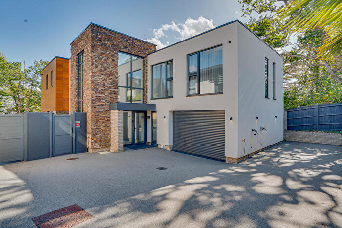 5 Bedroom Detached House For Sale In Upper Creek Mews, Satchell Lane, Hamble-le-rice, Hampshire, SO31
