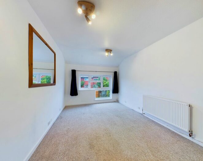 1 Bedroom Maisonette To Rent In Lyneham Walk, Eastcote, Pinner HA5