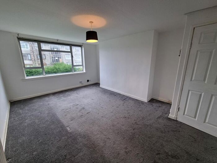 2 Bedroom Flat To Rent In D, Balunie Place, Dundee, DD4