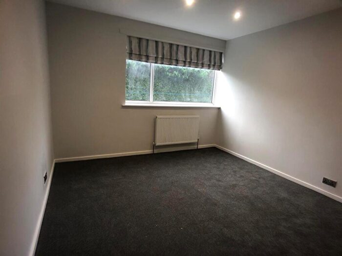 2 Bedroom Apartment To Rent In Lane End Court, Leeds, LS17