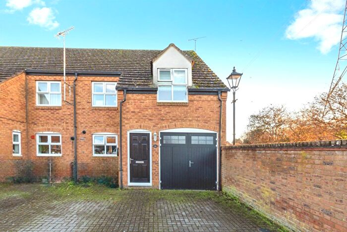 3 Bedroom End Terrace House For Sale In Millers Way, Aylesbury, HP19