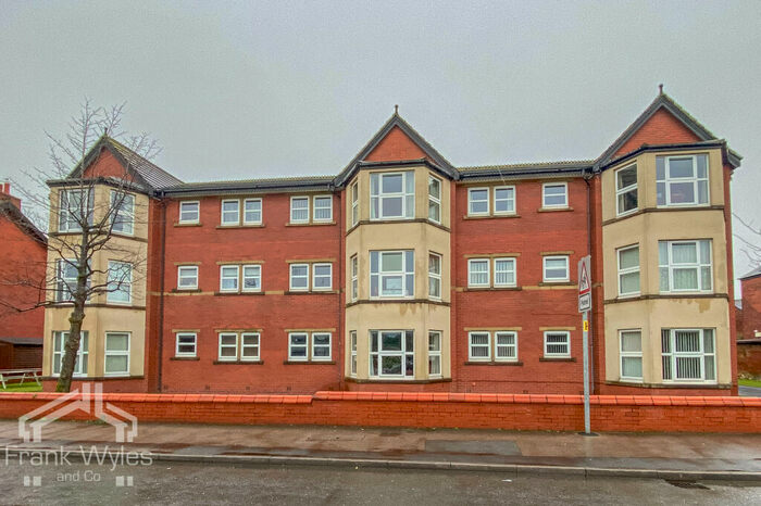 2 Bedroom Flat To Rent In Park View Road, Lytham St Annes, Lancashire, FY8