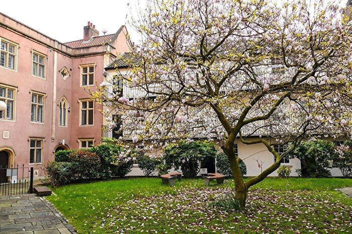 2 Bedroom Flat For Sale In Christmas Street, Bristol, BS1