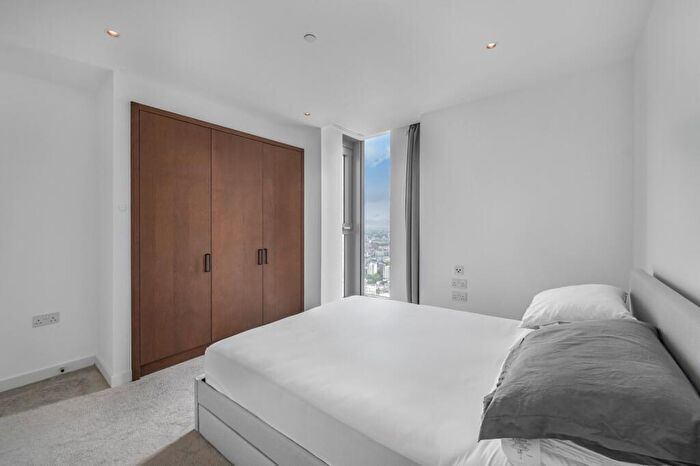 2 Bedroom Flat For Sale In Marsh Wall, Millwall, E14