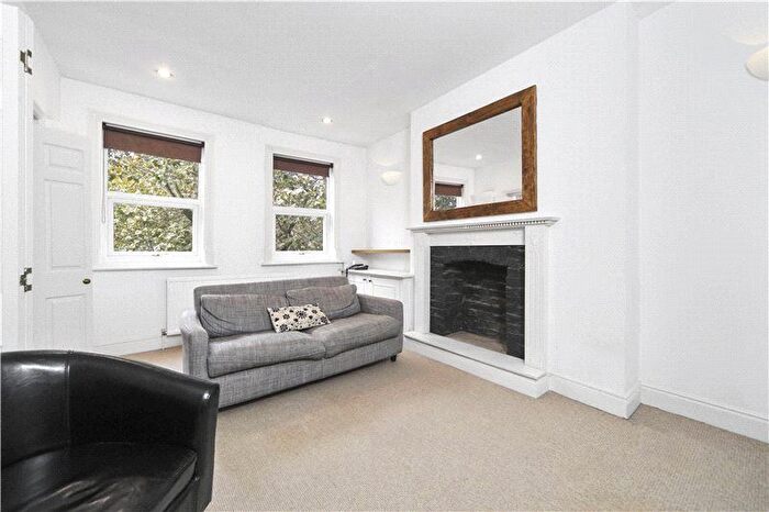 3 Bedroom Flat To Rent In Shepherds Bush Road, Brook Green, London, W6
