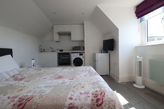 Studio To Rent In Finchley Road, London, NW3