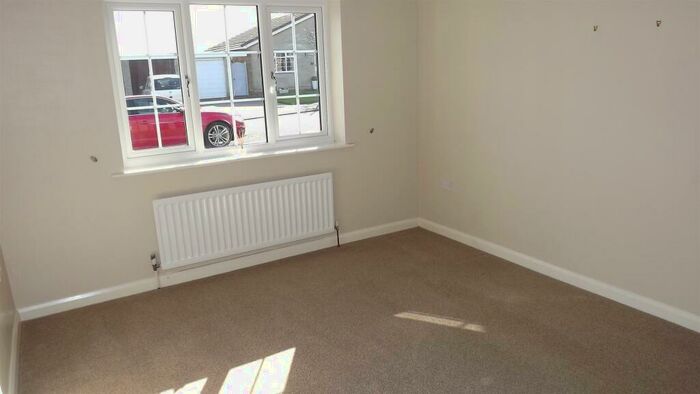 2 Bedroom Detached Bungalow To Rent In Willow Place, Braithwell, Rotherham, S66