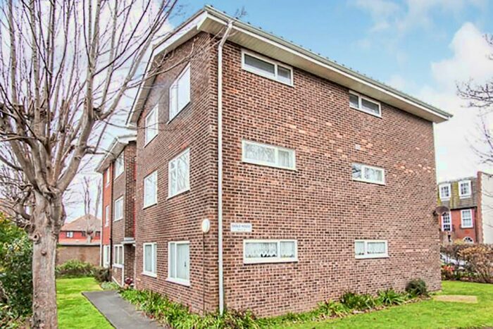 2 Bedroom Apartment To Rent In Norfolk Close, PO21