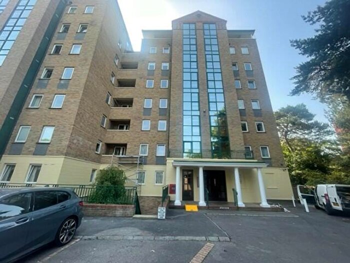 3 Bedroom Flat To Rent In Manor Road, Eastcliff, BH1
