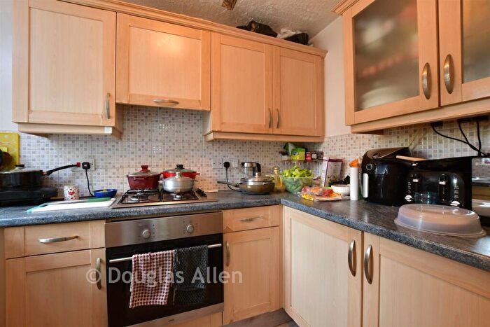 2 Bedroom End Of Terrace House For Sale In Brock Road, London, E13