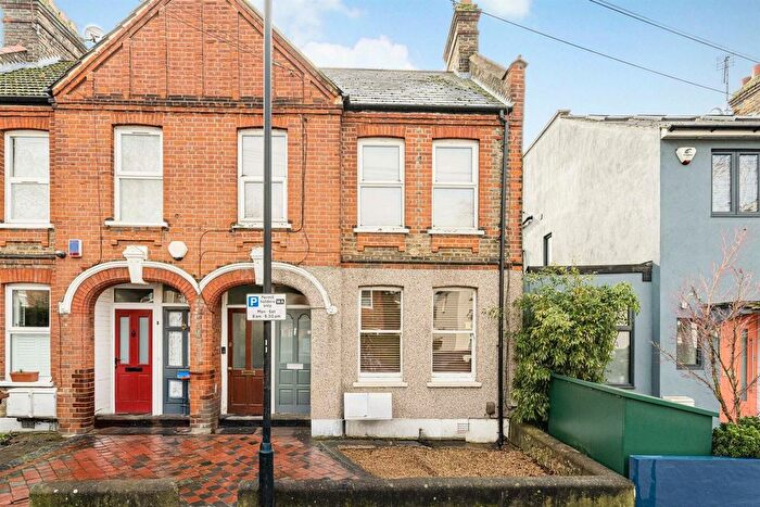 2 Bedroom Maisonette To Rent In Winns Avenue, Walthamstow, London, E17
