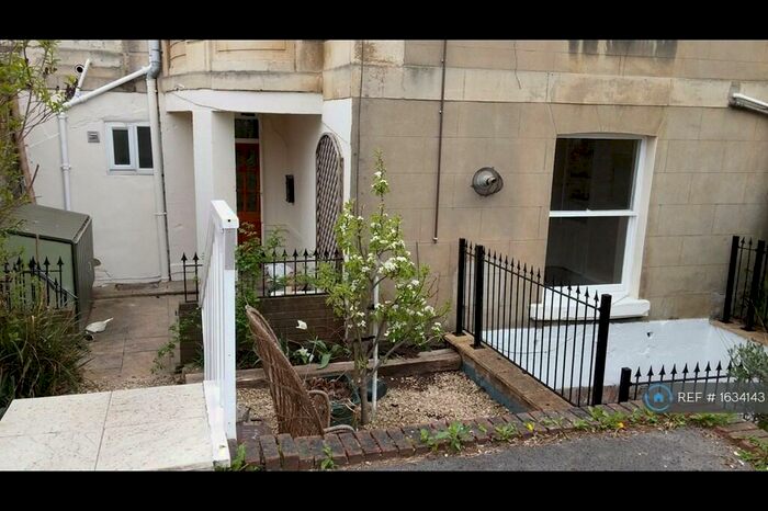 2 Bedroom Maisonette To Rent In Victoria Walk, Bristol, BS6