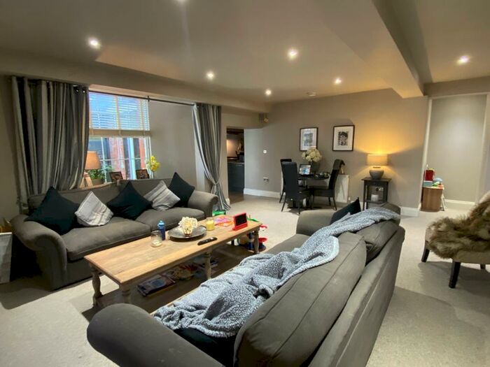 2 Bedroom Apartment To Rent In Burleigh Mews, Derby, DE1