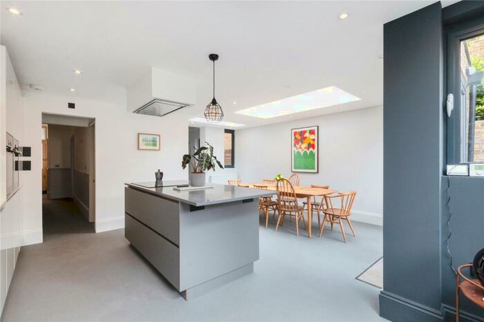 5 Bedroom Semi-Detached House To Rent In Selsdon Road, West Norwood, London, SE27