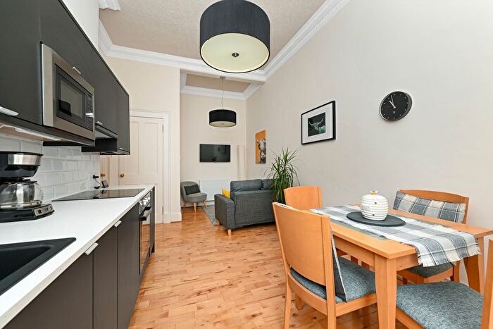 2 Bedroom Flat For Sale In Elm Row, Edinburgh, EH7