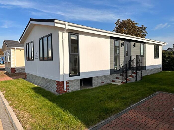 2 Bedroom Park Home For Sale In Mildenhall, Bury St Edmunds, IP28