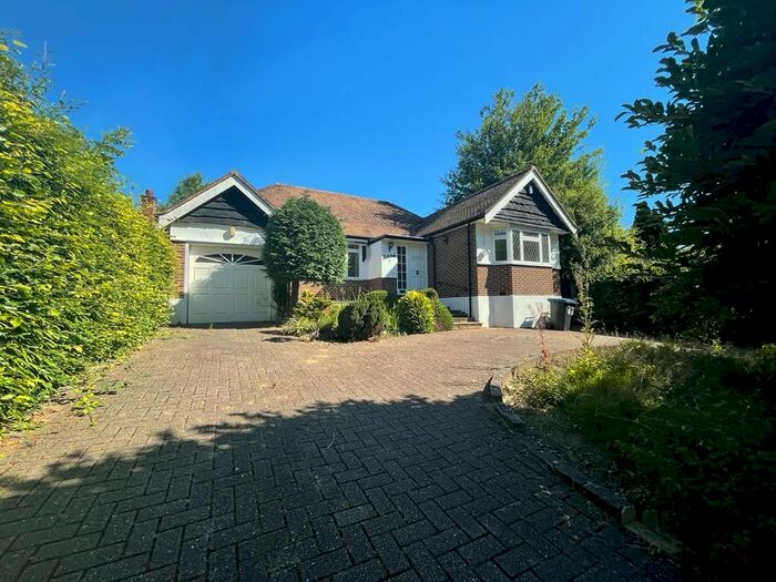 3 Bedroom Bungalow To Rent In Covert Way, Barnet, London, EN4