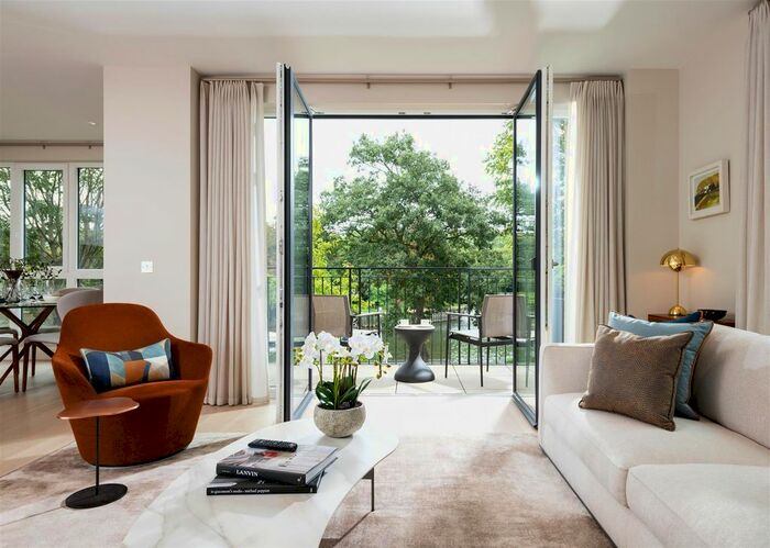 3 Bedroom Flat To Rent In Pinewood Gardens, Teddington, TW11