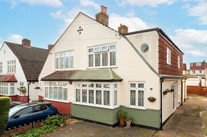 3 Bedroom Semi Detached House For Sale In Hamilton Avenue, Cheam, Sutton, SM3